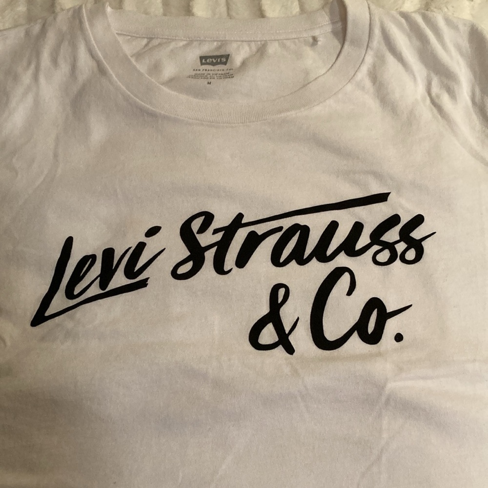 Levi’s tee shirt white size medium